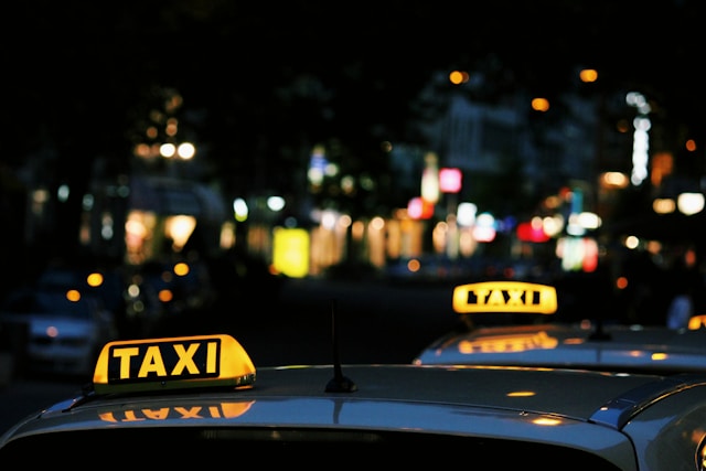 Taxi Schiedam & Taxi Vlaardingen: Jouw betrouwbare partner in personenvervoer